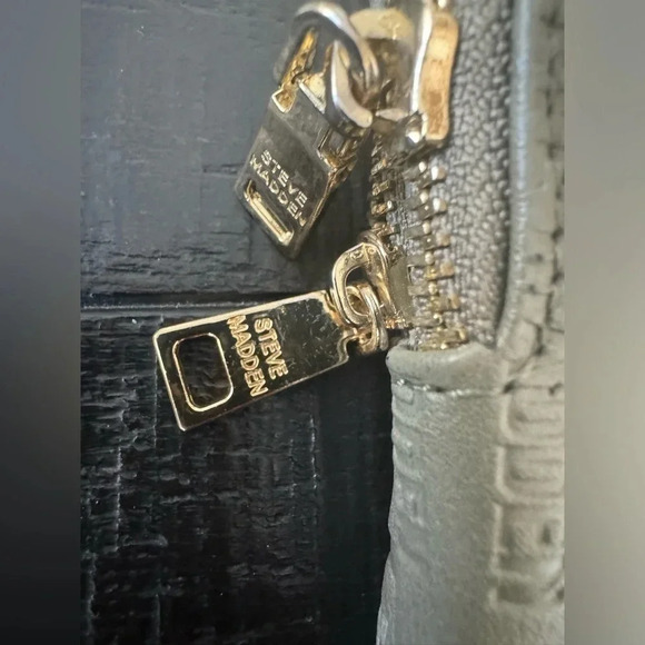 STEVE MADDEN Floral Mauve Wristlet Double Zip Wallet Bag Clutch Quilted - Picture 7 of 7